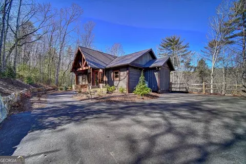 111 Price Cir, Blue Ridge, GA 30513