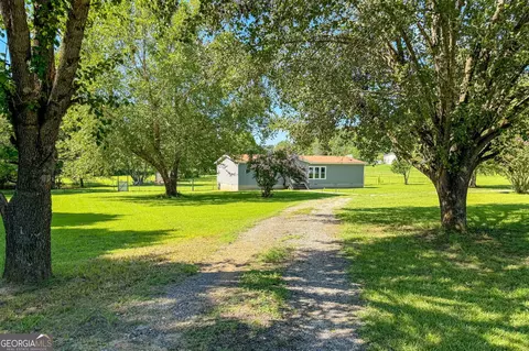 221 Rebon Maddox Rd, Jackson, GA 30233