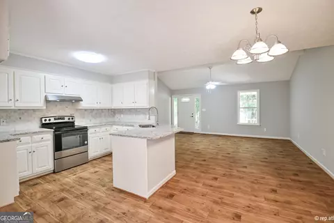 49 Forest Ave, Commerce, GA 30529 photo 6