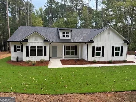 385 Country Club Rd, Newnan, GA 30263