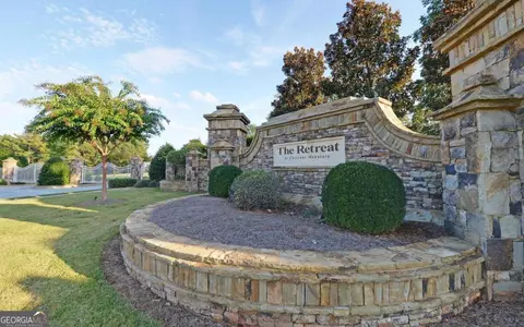 5356 Retreat Dr, Flowery Branch, GA 30542