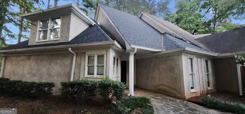 5091 Highland Hills Ct, Stone Mountain, GA 30088