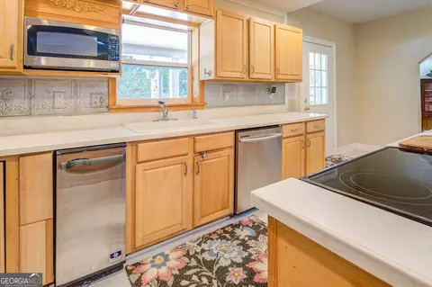 Kitchen - 371 Oakland Rd, Mcdonough, GA 30253 photo 6 of 6