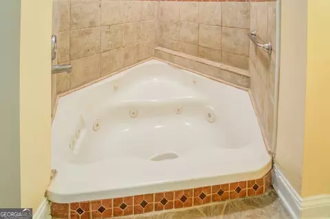 Bath - 371 Oakland Rd, Mcdonough, GA 30253 photo 2 of 10