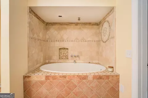 Bath - 371 Oakland Rd, Mcdonough, GA 30253 photo 9 of 10