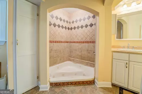 Bath - 371 Oakland Rd, Mcdonough, GA 30253 photo 1 of 10