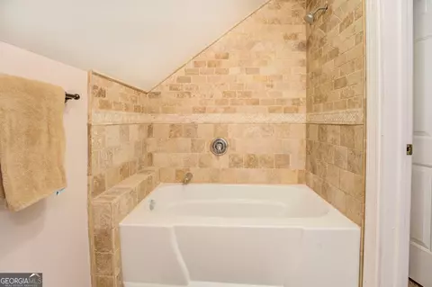 Bath - 371 Oakland Rd, Mcdonough, GA 30253 photo 8 of 10