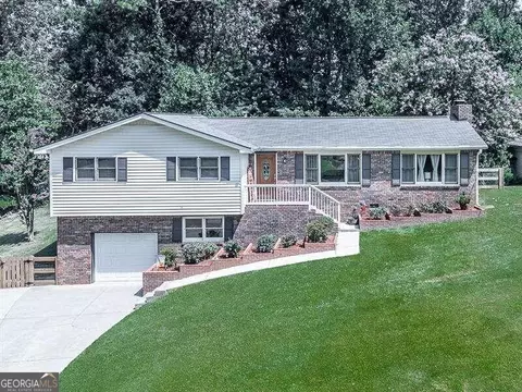 1592 Deerwood Ln, Acworth, GA 30102