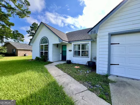 818 Mandarin Dr, Hinesville, GA 31313