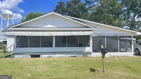 302 S Church St, Alma, GA 31510
