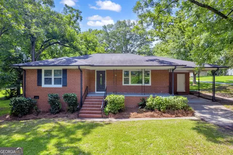 201 3rd St, Barnesville, GA 30204