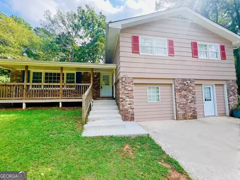 2573 Crabapple Ln, Morrow, GA 30260