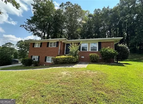 2490 Thornton Dr, Atlanta, GA 30349