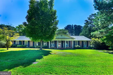 86 Georgian Ter, West Point, GA 31833