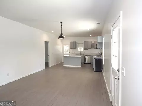 Living - 202 Barron St, Byron, GA 31008 photo 2 of 4
