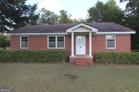 81 Oak St, Butler, GA 31006