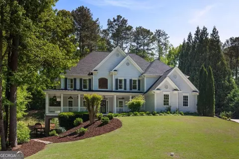 135 Oakhurst Leaf Dr, Alpharetta, GA 30004