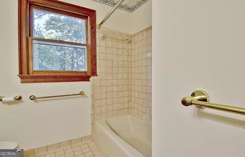 Bath - 348 Huckaby Rd, Brooks, GA 30205 photo 5 of 8
