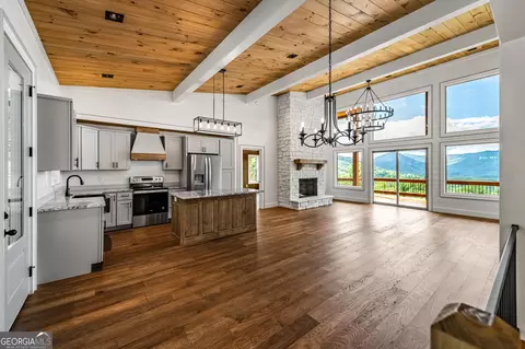 95 Oasis Dr, Blue Ridge, GA 30513