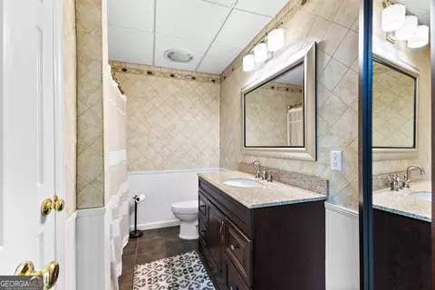 Bath - 121 Hudson Rd, Lagrange, GA 30240 photo 7 of 8