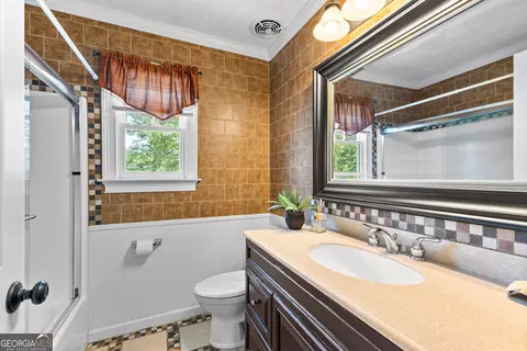 Bath - 121 Hudson Rd, Lagrange, GA 30240 photo 1 of 8