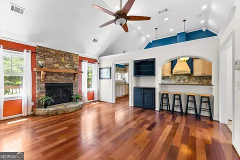 Living - 121 Hudson Rd, Lagrange, GA 30240 photo 4 of 9
