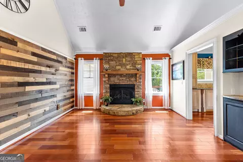 Living - 121 Hudson Rd, Lagrange, GA 30240 photo 5 of 9