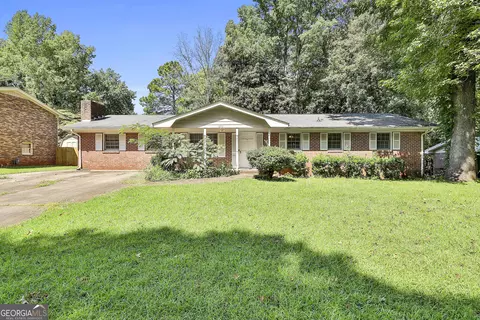 6951 Knollwood Dr, Morrow, GA 30260