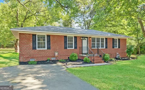 536 Opal Ext, Hartwell, GA 30643