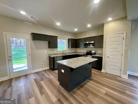 133 Strickland Loop, Forsyth, GA 31029 photo 3