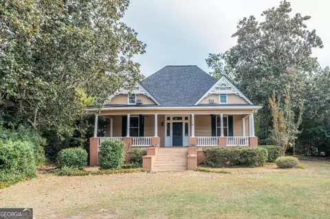 27 Kibbee St, Hawkinsville, GA 31036