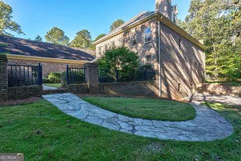 1204 Red Oak Dr, Monroe, GA 30655