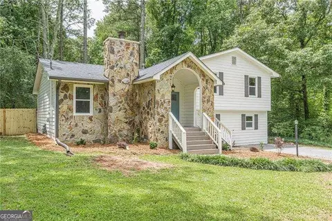 40 Hearthstone Dr N, Newnan, GA 30263
