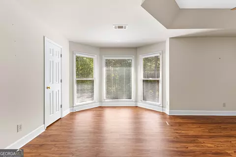 Living - 200 Ridgeview Ct, Lagrange, GA 30240 photo 6 of 9