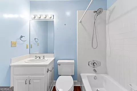 Bath - 200 Ridgeview Ct, Lagrange, GA 30240 photo 9 of 10