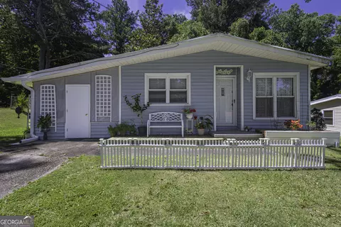 8 Willow Dr, Newnan, GA 30263