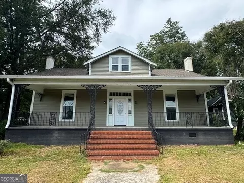 220 Forsyth St, Barnesville, GA 30204