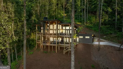 2 Grand Vista Dr, Blue Ridge, GA 30513