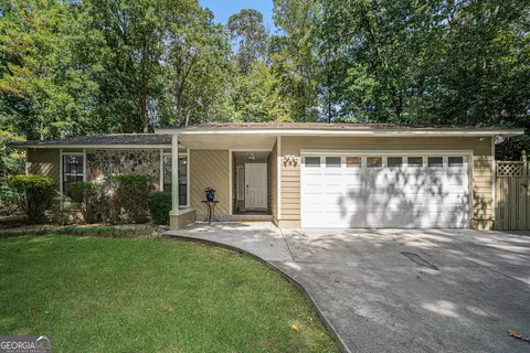 800 Lake Forest Pass, Roswell, GA 30076
