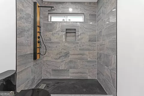 Bath - 605 S Harlem Cir, Lagrange, GA 30241 photo 3 of 3