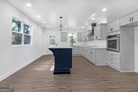 Kitchen - 605 S Harlem Cir, Lagrange, GA 30241 photo 2 of 3