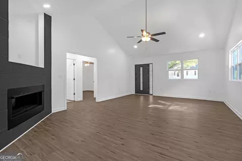 Living - 605 S Harlem Cir, Lagrange, GA 30241 photo 2 of 3