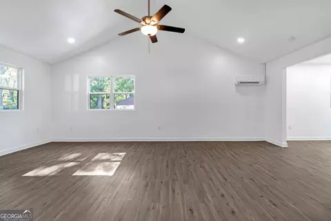 Living - 605 S Harlem Cir, Lagrange, GA 30241 photo 3 of 3