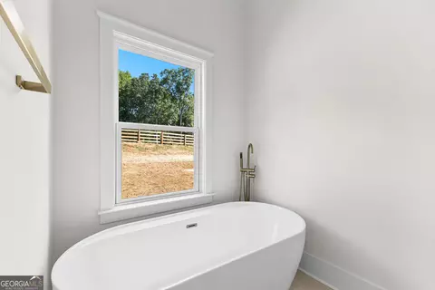 Bath - 228 S Smith Rd, Lagrange, GA 30241 photo 5 of 12