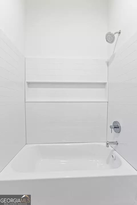 Bath - 228 S Smith Rd, Lagrange, GA 30241 photo 8 of 12