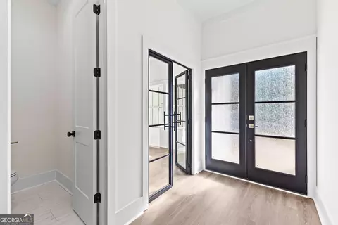 Entry Way - 228 S Smith Rd, Lagrange, GA 30241 photo 3 of 12
