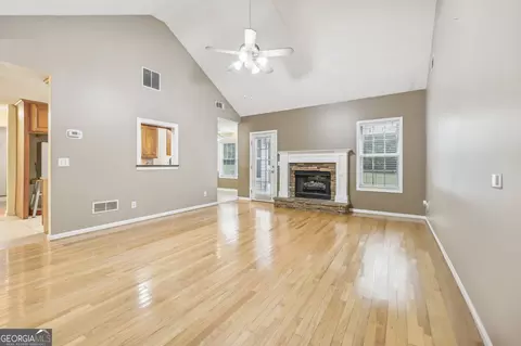 Living - 263 Quail Run, Williamson, GA 30292 photo 2 of 5