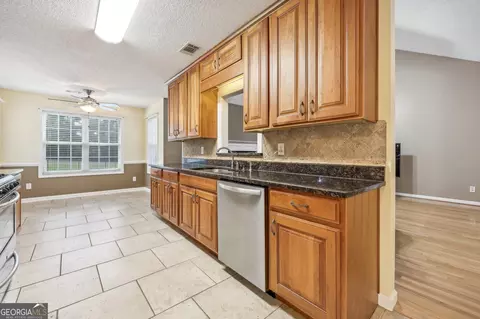 Kitchen - 263 Quail Run, Williamson, GA 30292 photo 1 of 3