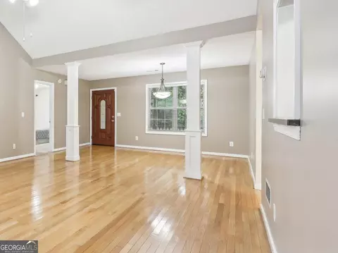 Living - 263 Quail Run, Williamson, GA 30292 photo 4 of 5