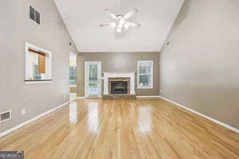 Living - 263 Quail Run, Williamson, GA 30292 photo 3 of 5
